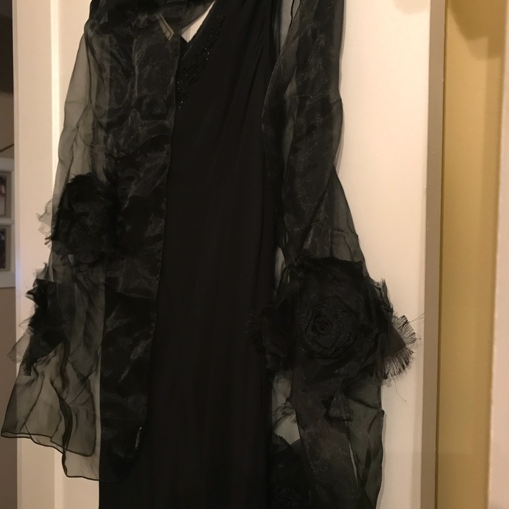 Dress - Picture 7 of 8